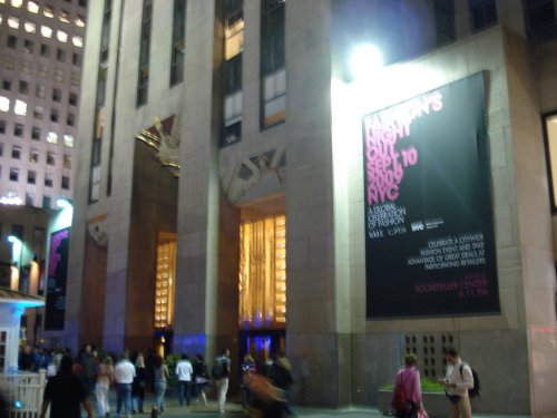 Fashion's Night Out 2009 Banner on 30 Rock