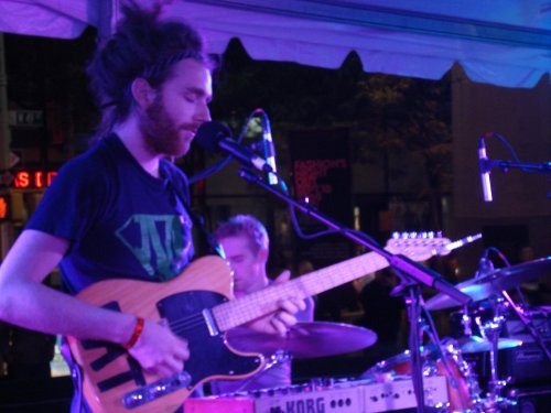 fno09-bearhands-dyltj